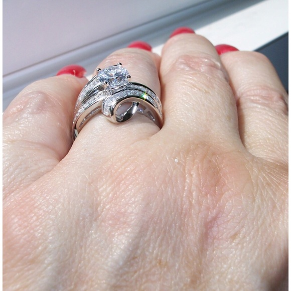 925 STERLING SILVER Cubic Zirconia Twist Ring With Baguettes - Picture 5 of 16